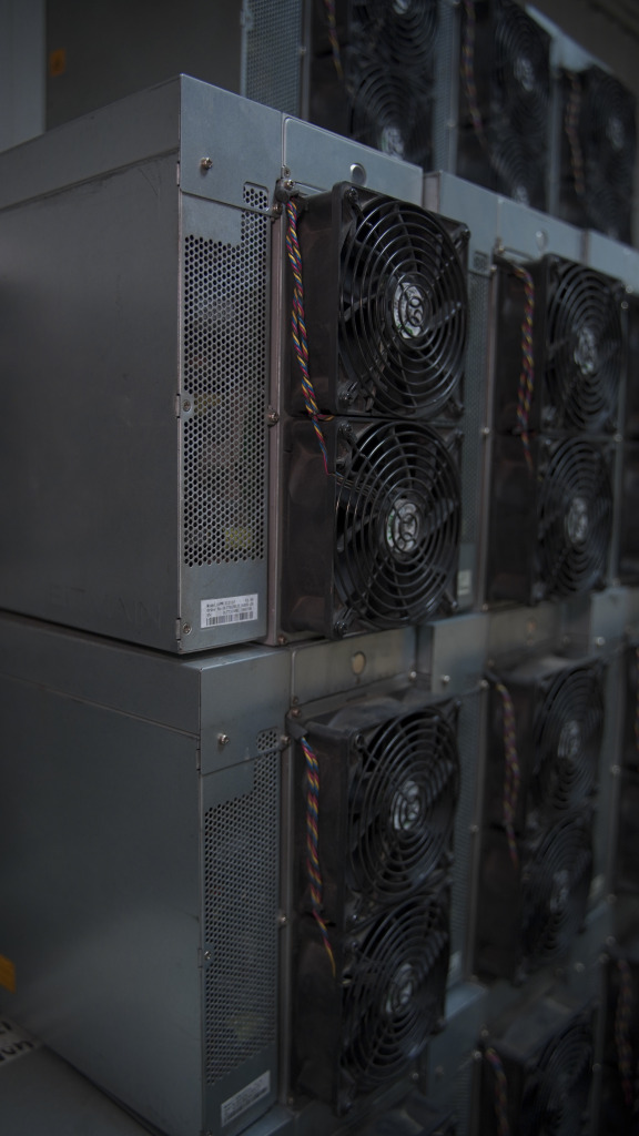 ASIC майнер Bitmain Antminer T15 ASIC майнер Bitmain Antminer T15