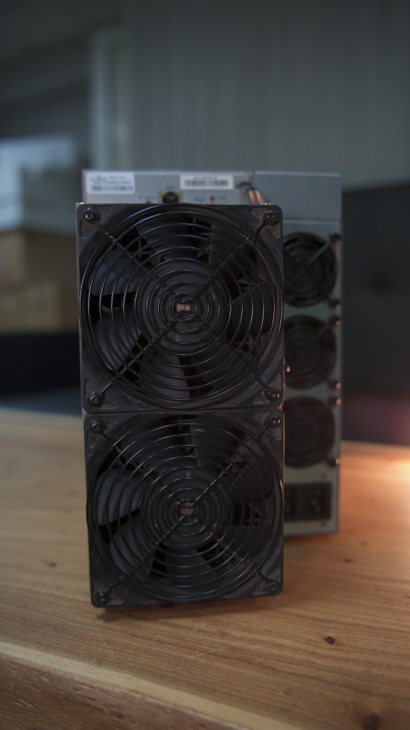 ASIC майнер Bitmain Antminer T15 ASIC майнер Bitmain Antminer T15