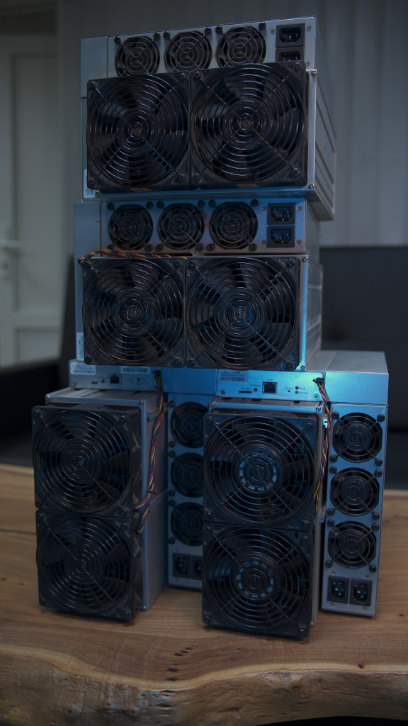ASIC майнер Bitmain Antminer T15 ASIC майнер Bitmain Antminer T15