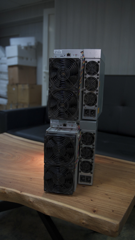 ASIC майнер Bitmain Antminer S7 ASIC майнер Bitmain Antminer S7