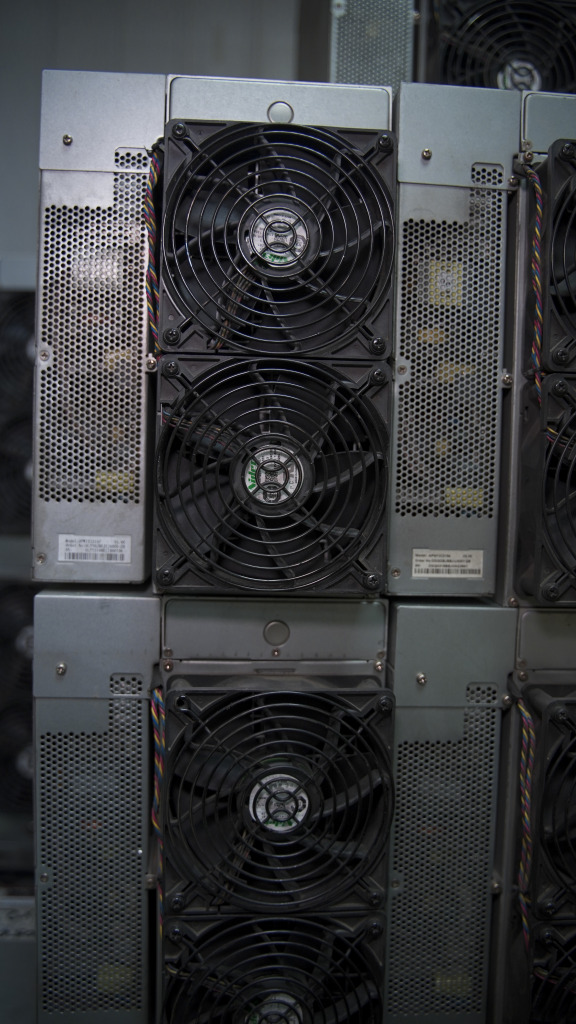 ASIC майнер Bitmain Antminer S7 ASIC майнер Bitmain Antminer S7