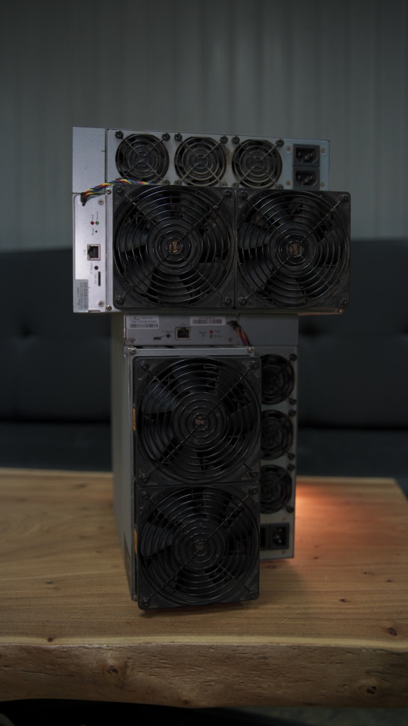 ASIC майнер Canaan Avalon A1566 185 TH/s