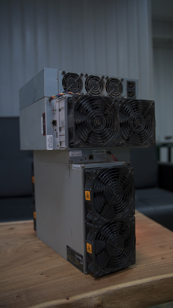 ASIC майнер Canaan Avalon A1566 185 TH/s