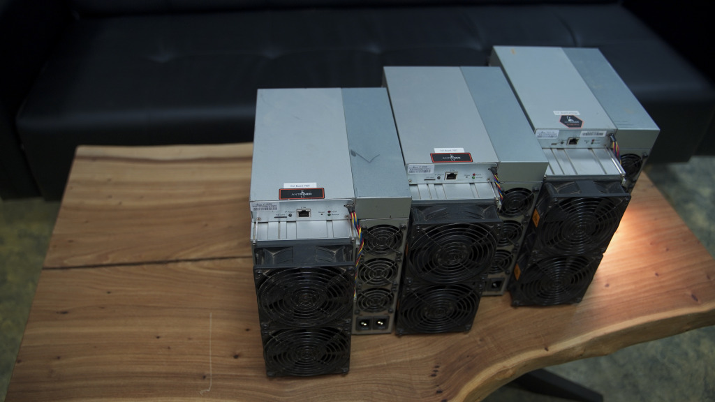 ASIC майнер IceRiver KS5L 120 TH/s ASIC майнер IceRiver KS5L 120 TH/s