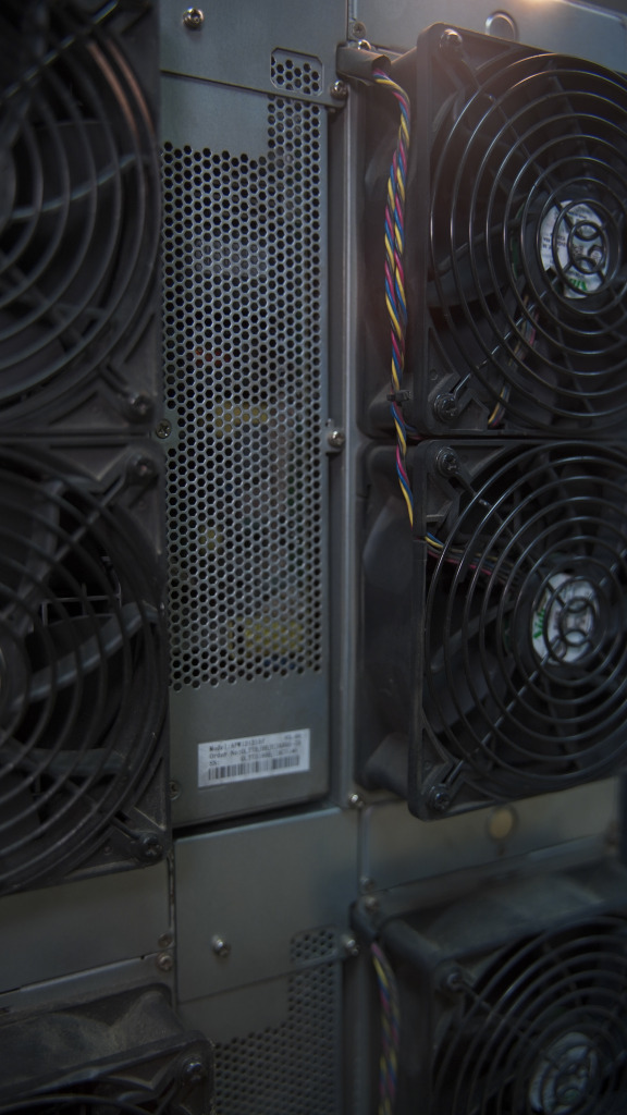 ASIC майнер IceRiver KS5L 120 TH/s ASIC майнер IceRiver KS5L 120 TH/s